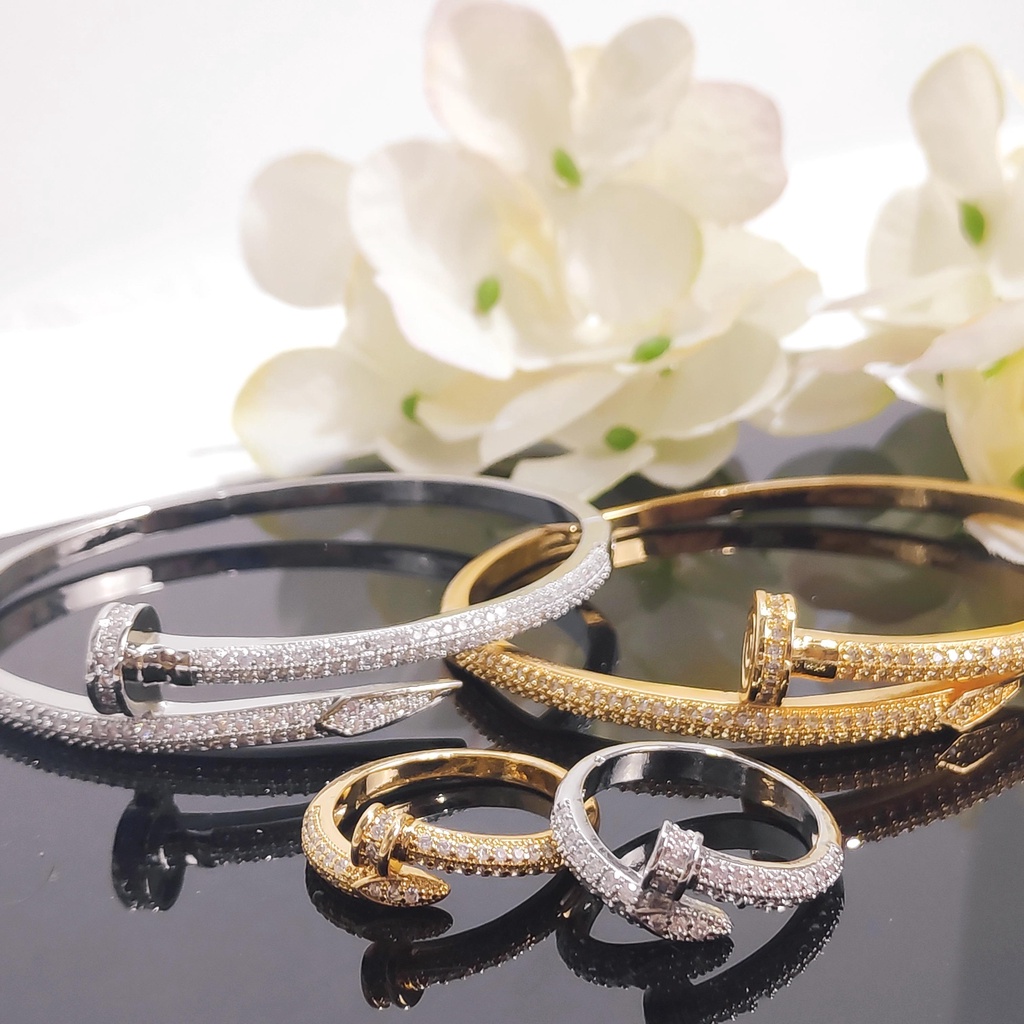 Set Perhiasan Gelang &amp; Cincin Wanita Motif Paku Permata Premium