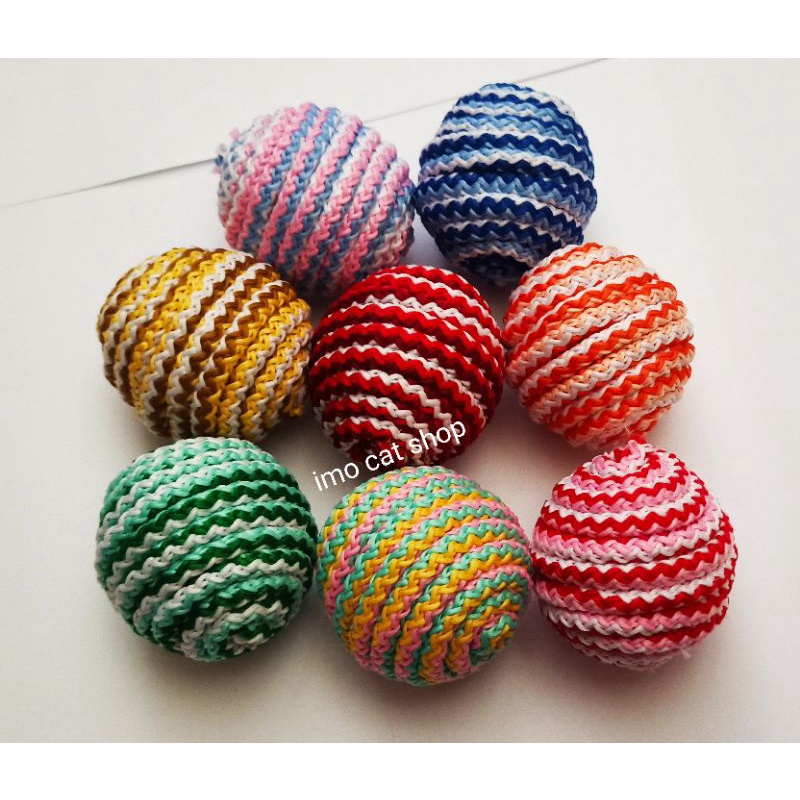 Bola warna mainan kucing