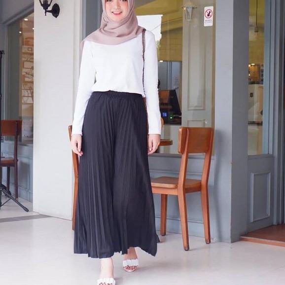 LINDA_FASHION  MAROON KULOT PLISKET WIDE CULLOTES