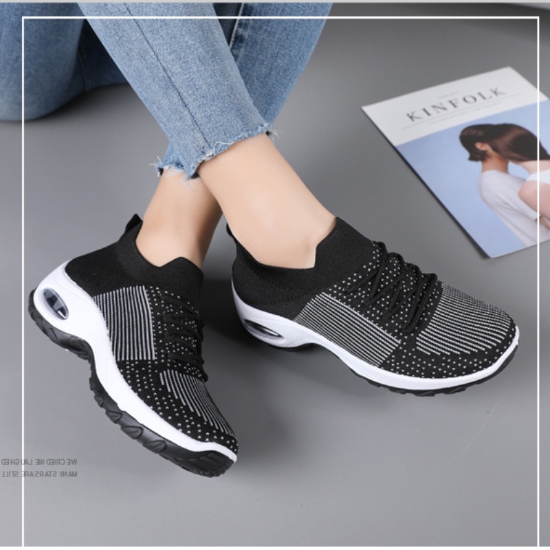 Sepatu Sneakers Wanita Slipon Simple Trendy - 518