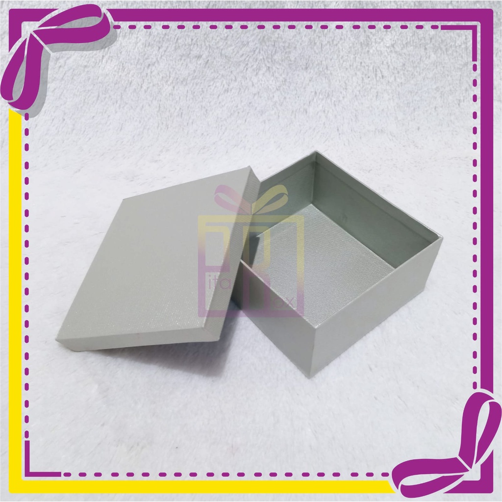 

(18x16x8 cm) Kotak kado gift box kotak hampers hadiah hard box eksklusif