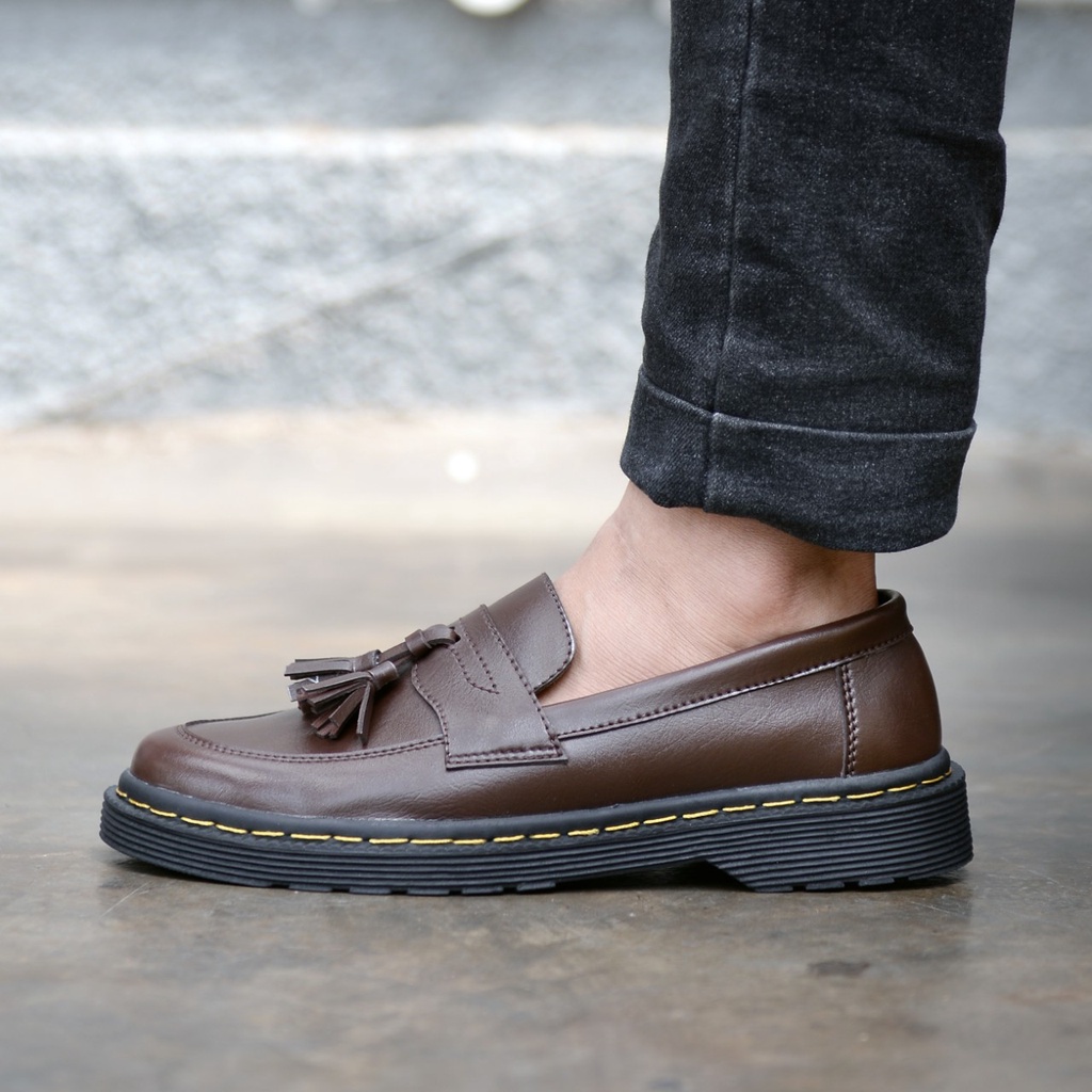 RIONZ x PIRLO SERIES - SEPATU FORMAL PRIA CASUAL PERKANTORAN BLACK BROWN KULIT PU ASLI ORIGINAL GAYA KEKINIAN MURAH - SepatuFormal Pantofel pria Resmi Formal Tali Hitam Coklat Kasual Kantor Kuliah Pesta Kondangan Gereja Kerja PNS Guru JY7001