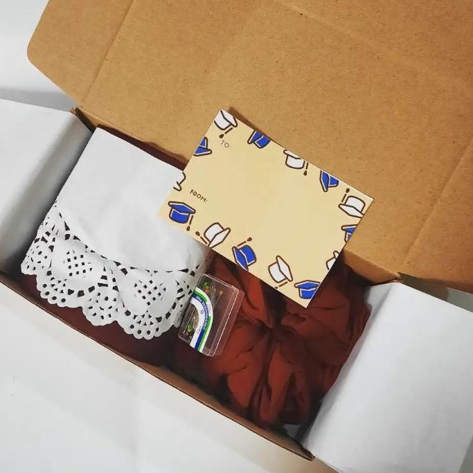 

FLASH SALE HAMPERS HIJAB gift box TERMURAH BELLA SQUARE HIJAB ,SCRUANCHIE,souvenir tahlilan pengajian/souvenir siraman HAMPERS LEBARAN