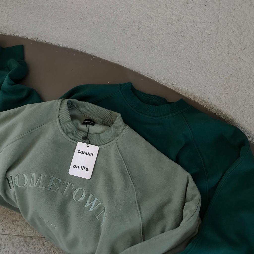 HOMETOWN OVERSIZED CREWNECK