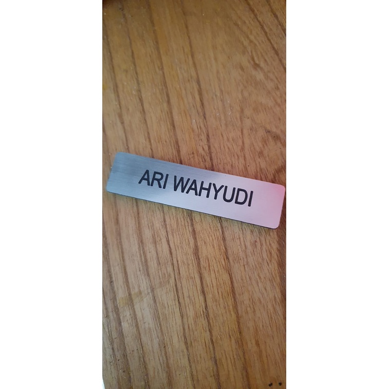 

TERBARUUU..!!!.. NAME TAG / NAMA DADA GRAFIER / GRAFIR BAHAN GRAVOPLY WARNA SYLVER (PERAK) TERLIHAT ELEGAN tetap Promo....