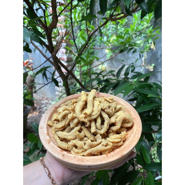 

Kripik usus original daun jeruk dan pedas daun jeruk ukuran 500 gram