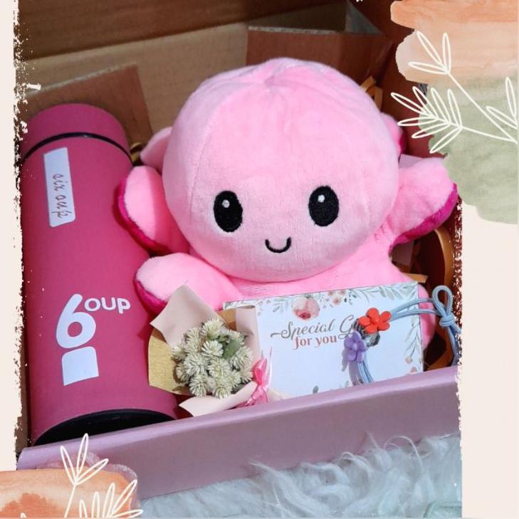 

DBFT-70 d1) Hampers Boneka Gurita Octopus Reversible dan Botol Minum Kaca / Kado Ulang Tahun Anak Sahabat Pacar / Kado Wisuda / Hadiah Anniversary / Kado Persahabatan / Kado Pacar / Birthday Gift Box / Hampers Ulang Tahun [108]