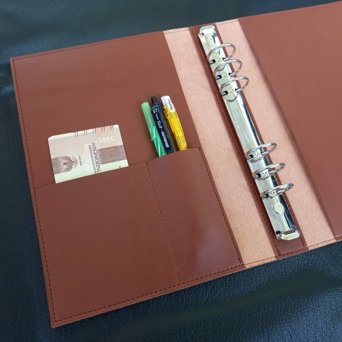 

COVER BINDER A5 6 RING SEMINAR KIT COVER BINDER KULIT IMITASI PREMIUM