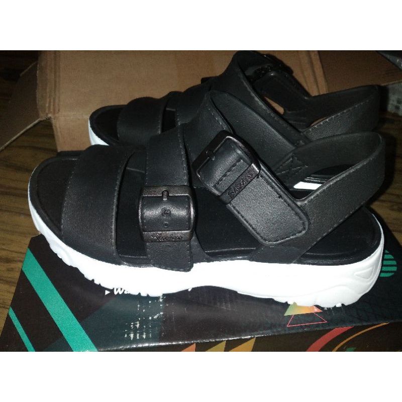 skechers d'lites 2.0 black white / sandal skechers d'lites hitam putih / skechers d'lites hitam puti