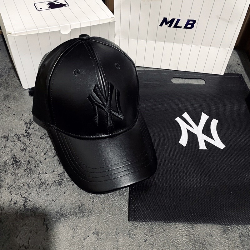 TOPI BASEBALL MLB CAP LEATHER NEW YORK YANKEES BLACK FONT BLACK