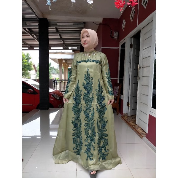 gaun pesta premium