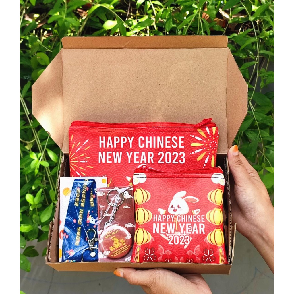 

Hampers Imlek 2023 Kelinci / Souvenir Imlek Custom / Gift Box Sincia / Box Hampers Imlek / Paket Souvenir Happy Chinese New Year