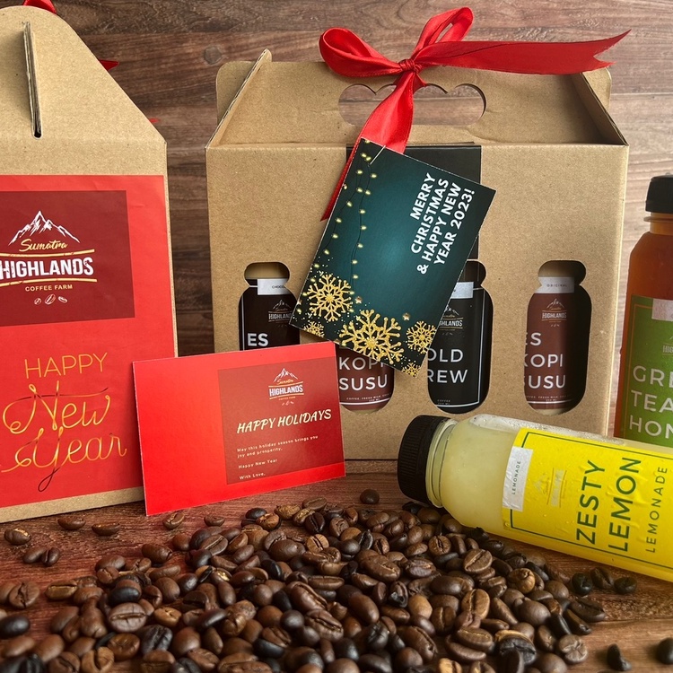 

Christmas and New Year Hampers with CustomGreeting Card and Gift Wrapping