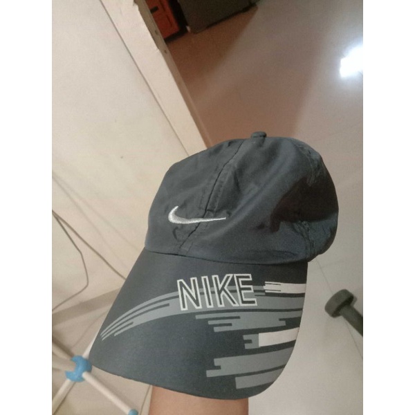 Topi atau caps Nike second thrift