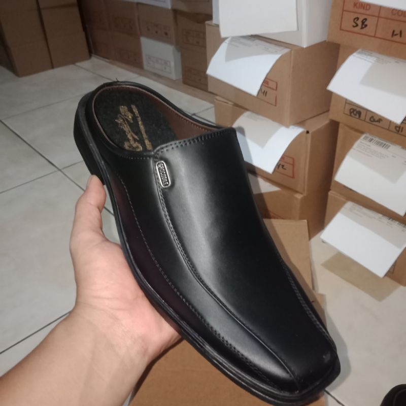 Sepatu slop pria bahan kulit sentetis/ Sandal kuit sentetis pria