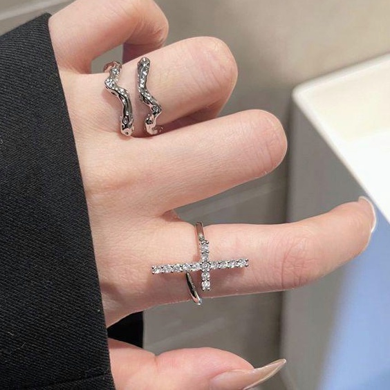【Bayar di tempat】Cincin Perempuan High-end Mewah Cross Kepribadian Manis Keren Gaya Pasangan Pembukaan Cincin