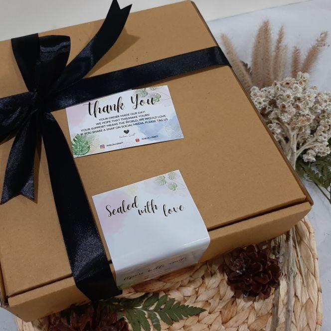 

FREE ONGKIR!Kado Ulang Tahun | Kado Wisuda | Kado Cewek | Hampers Ulang Tahun | Kado Anniversary | Gift Box Scented Candle | Lilin Aromaterapi | Snack Box|SQ3