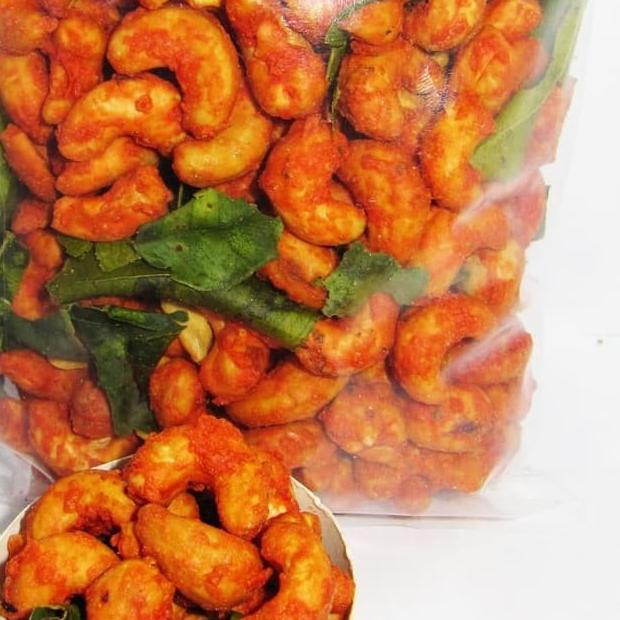 

SALE!!500 gram kacang mede thailand pedes daun jeruk|RA5
