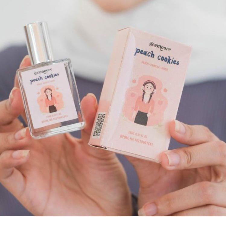 ⇱ PARFUM ADDICTED SPRAY (PEACH COOKIES) 15 ML by GEAMOORE SERIES PARFUM ∞