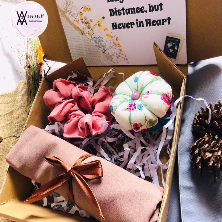 HAMPERS HIJAB JILBAB PASHMINA BERGO/hampers ulang tahun anniversary anniv ldr jumatan kado pacar had