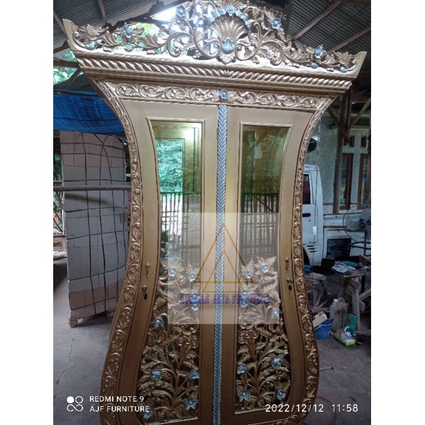 lemari pajangan biola 2 pintu / lemari hias kayu jati gold / lemari pajangan kaca gold