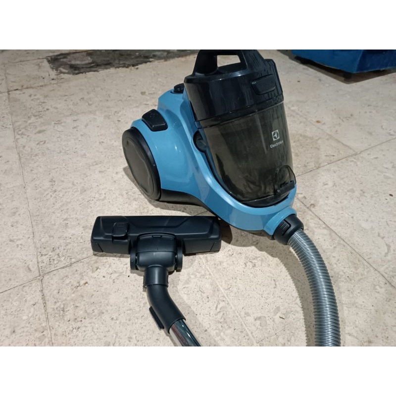 Jual Penyedot Debu Electrolux Vacuum Cleaner Bagless Model EC312BB