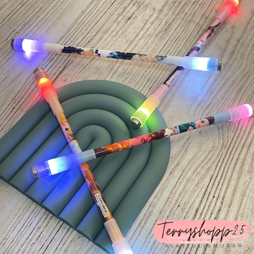 

Pulpen Magnet Putar Gambar Anime Demon Pen Magnet LED Keren Bisa COD