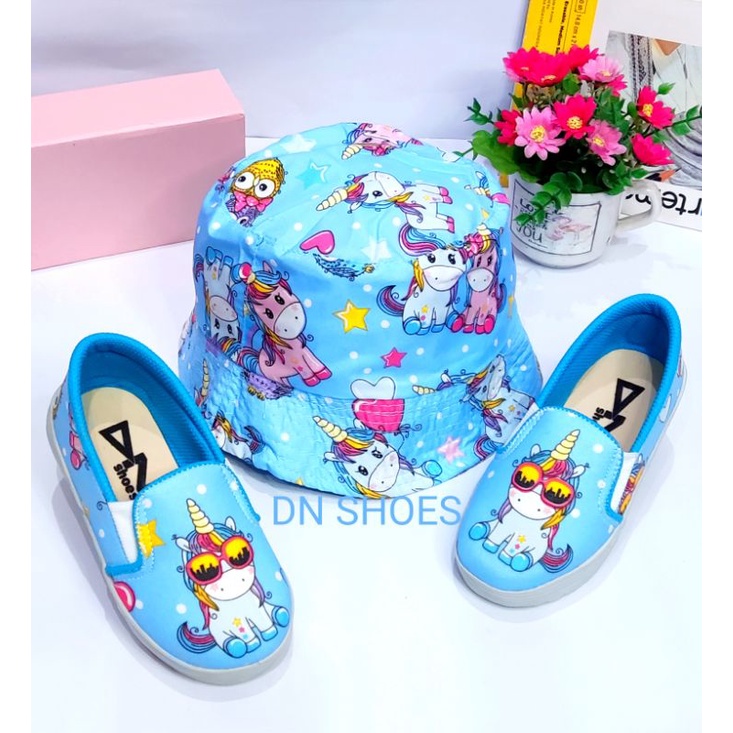 Paket Topi Bucket dan Sepatu Anak Perempuan Slip On Murah Bucket Anak Bayi Lucu Murah Karakter Unicorn Biru