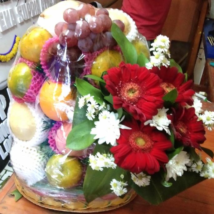 

PARCEL BUAH + BUNGA CANTIK HRT646TR