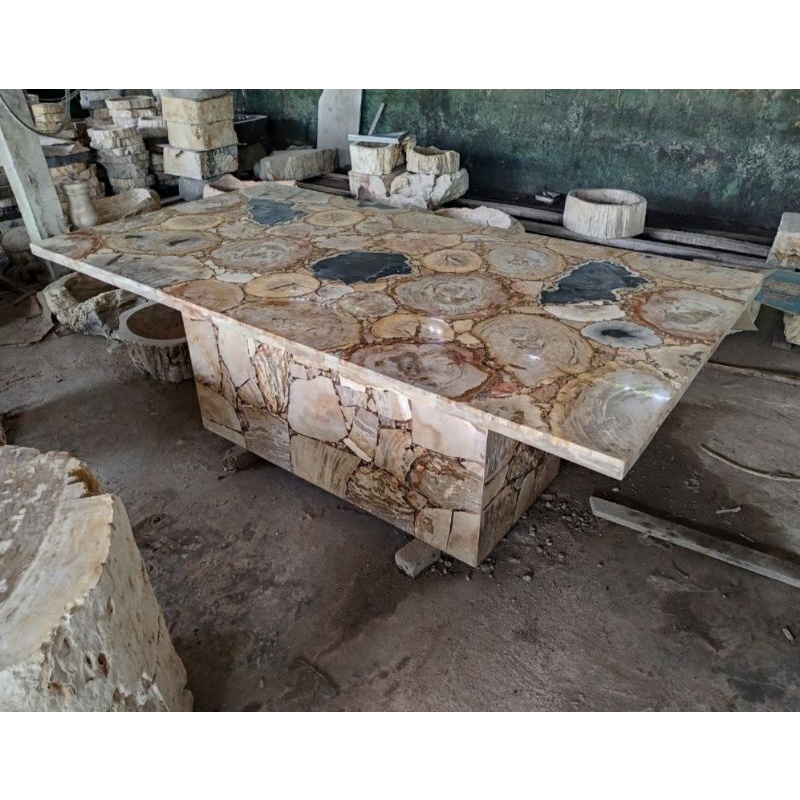 Meja Tamu Batu Fosil Kayu