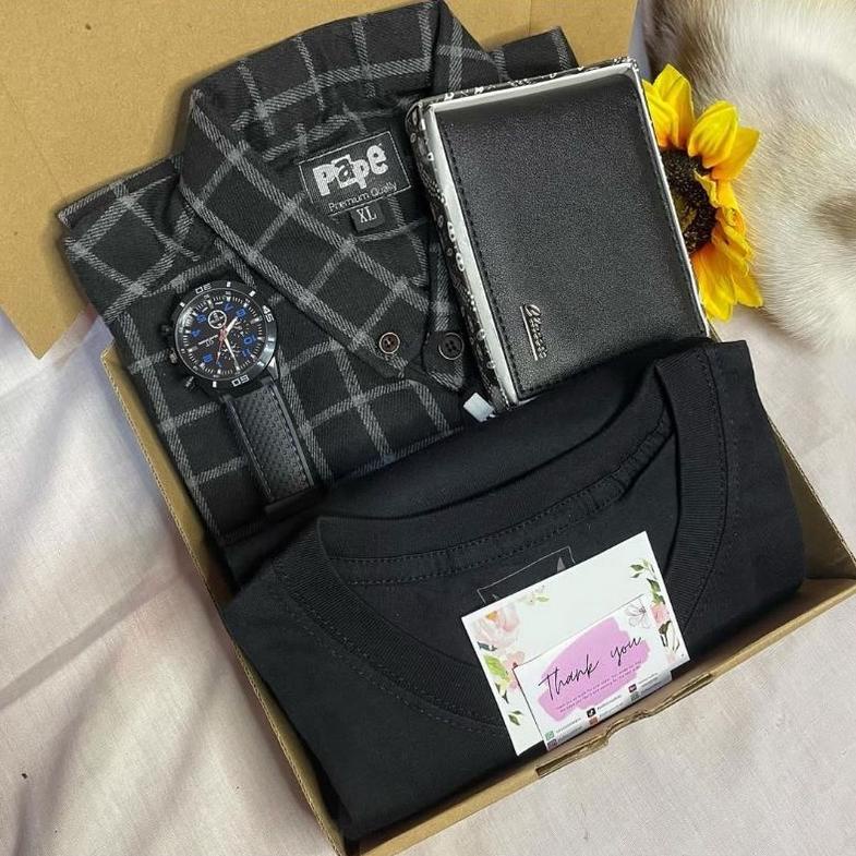 

[BAYAR DITEMPAT] [BISA COD] - PART I GIFT BOX COWOK KEMEJA FLANEL KOTAK, KADO ULTAH, ANNIVERSARY, KADO BUAT SAHABAT PASANGAN