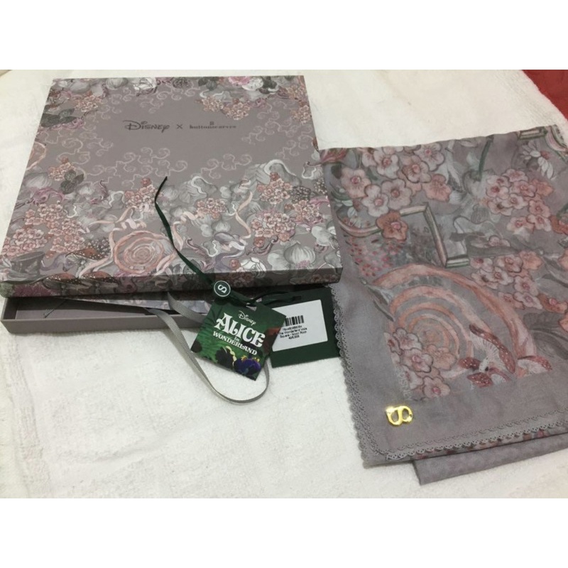 Buttonscarves x Disney Wonderland
