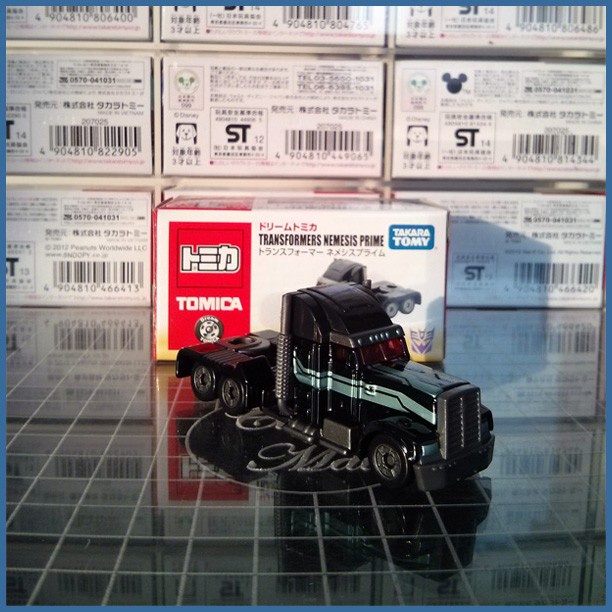 Tomica Dream Transformers Optimus Nemesis Prime