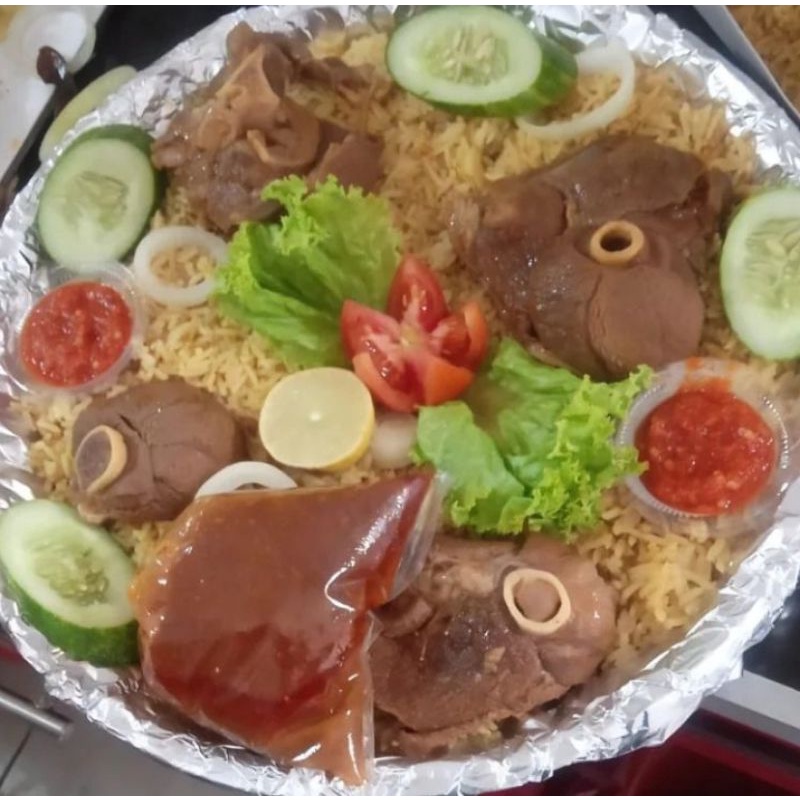 

Kebuli Nampan Kambing Porsi 4 Orang Free Salad Garnis