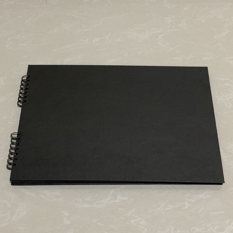 

Scrapbook Hitam Polos Besar (A4)