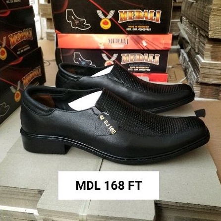 Sepatu pantofel kulit pria kantor,,sepatu kerja formal tampil lebih keren