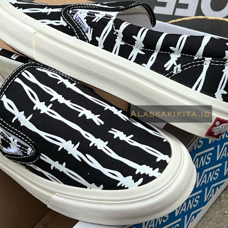 Sepatu Vans Slip On Checkerboard / Vans Motif Character / Vans Premium free kaos kaki