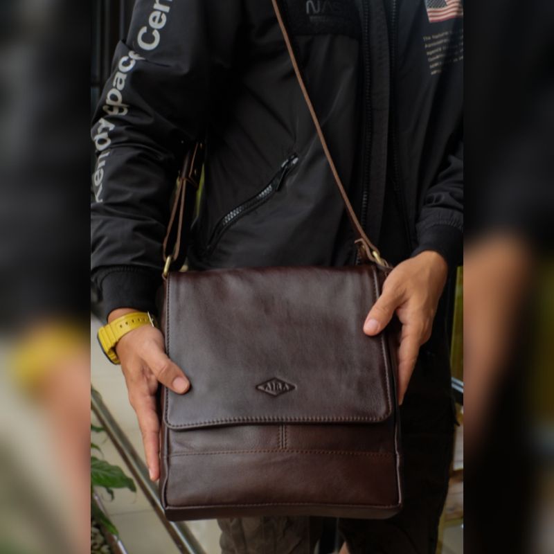 Tas Selempang Dan Bahu Pria Sling Bag Dimas Kulit Sapi Asli Bahan Pull Up Leather Terbaru Kain Katun Drill Tali Panjang Adjustable Kekinian Original