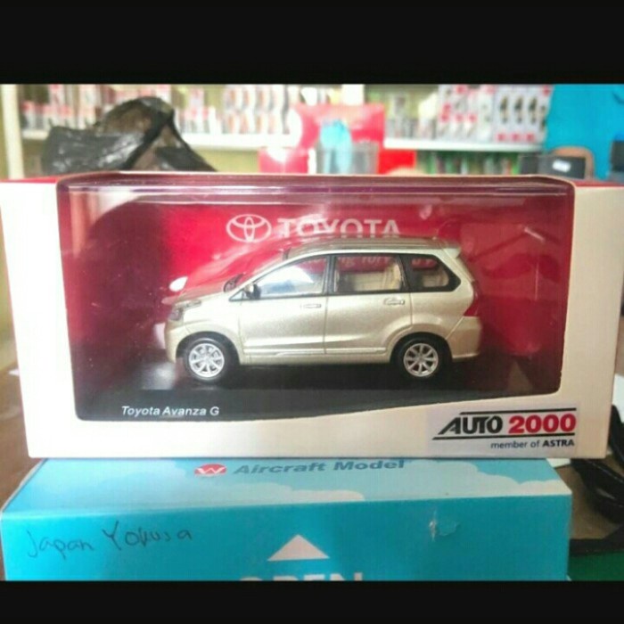 Auto2000 diecats avanza type g miniatur mobil toyota