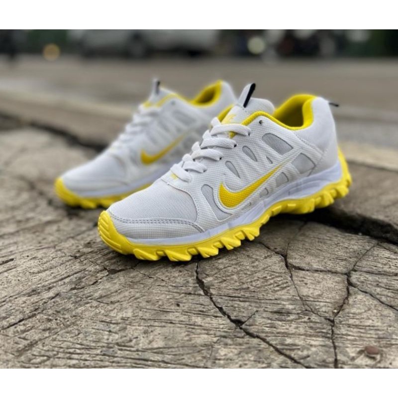 SEPATU WANITA NIKE  SEPATU OALAHRAGA WANITA