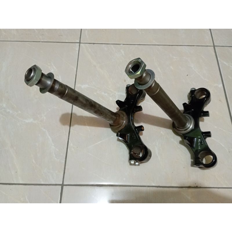 SEGITIGA BAWAH SHOCKBREAKER DEPAN SATRIA FU INJEKSI KUMPLOT BAUD RING ORI