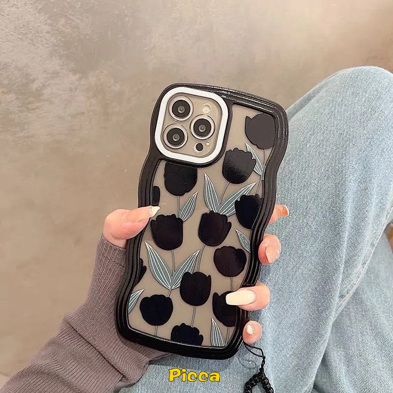 IPHONE Ins Hitam Tulip Daun Hijau Case Tulip Kompatibel Untuk Iphone7 8 6s 6plus 11 Pro Max12 13 14 Pro MAX XR 14plus X XS MAX SE 2020pinggiran Gelombang Lembut Silikon Back Phone Cover