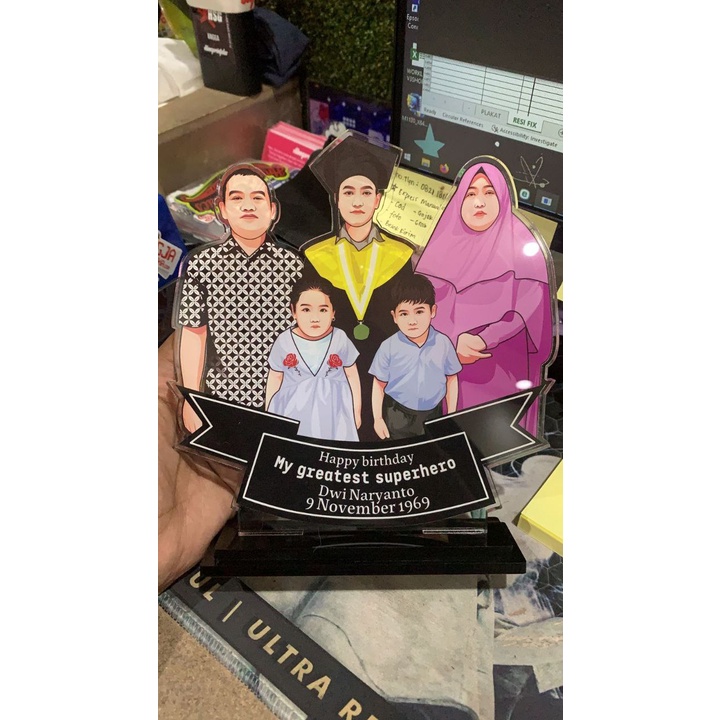 Plakat Akrilik Custom 10 Wajah, Plakat Ilustrasi Illustration Karikatur Kado Ulang Tahun / Wisuda