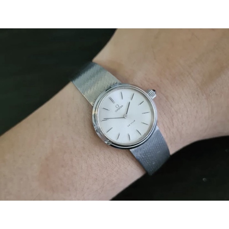 omega manual winding