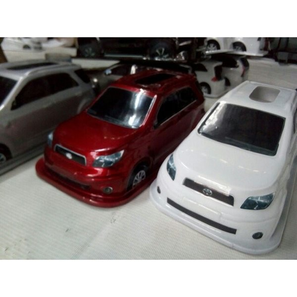 Tempat Tissue Mobil Miniatur Toyota Rush