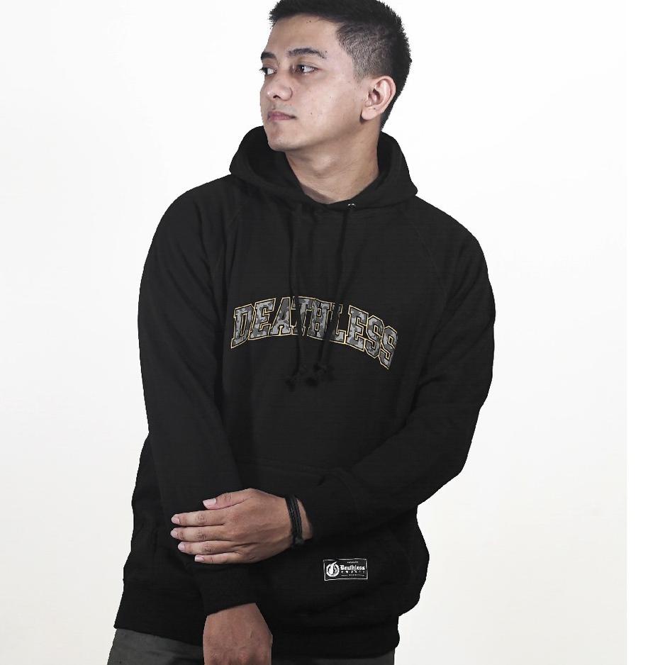 "UZB.22De22в" HOODIE | OMARIO | HITAM