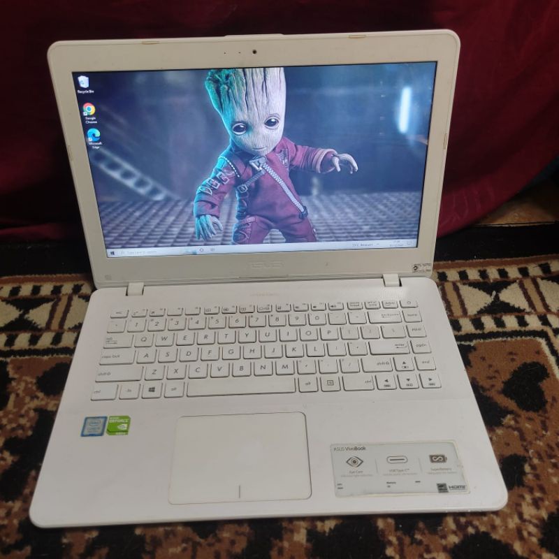 Laptop Asus Vivobook X442URR Cor i5-8250U RAM 4GB/ HDD 1TB Nvdia Geforce 930MX Windows 10 Gaming desain