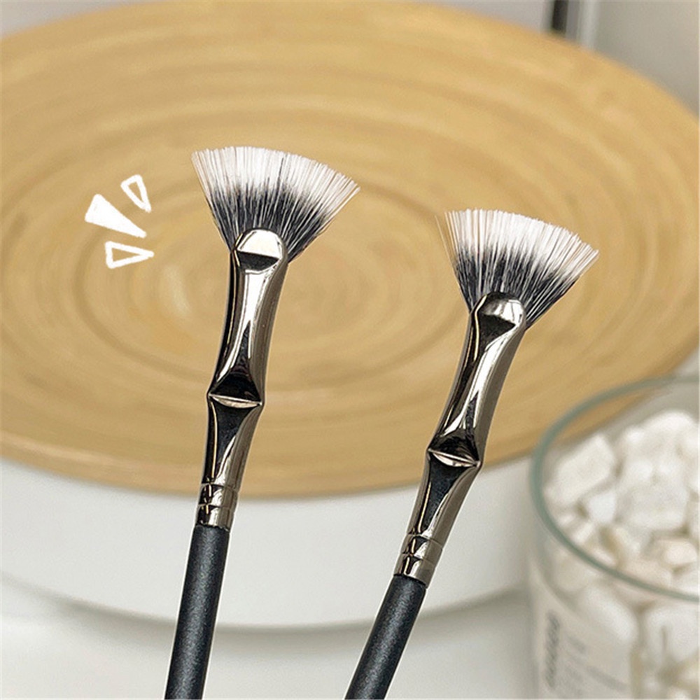 Gecomo woman 1PC portable Sudut Lipat Berbentuk Kipas Bulu Mata Brush Brush Kosmetik