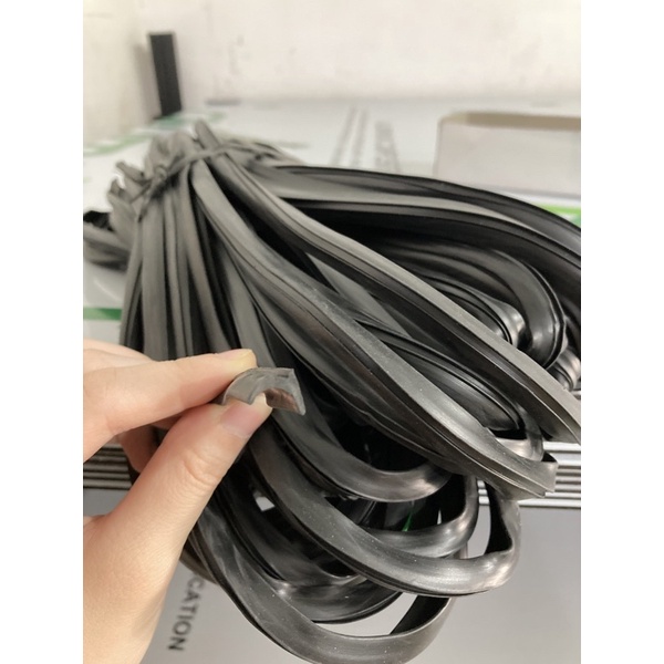 KW 1 (078C) 1 Roll Karet Kusen Aluminium Lis Kusen Kaca Mati Kecil