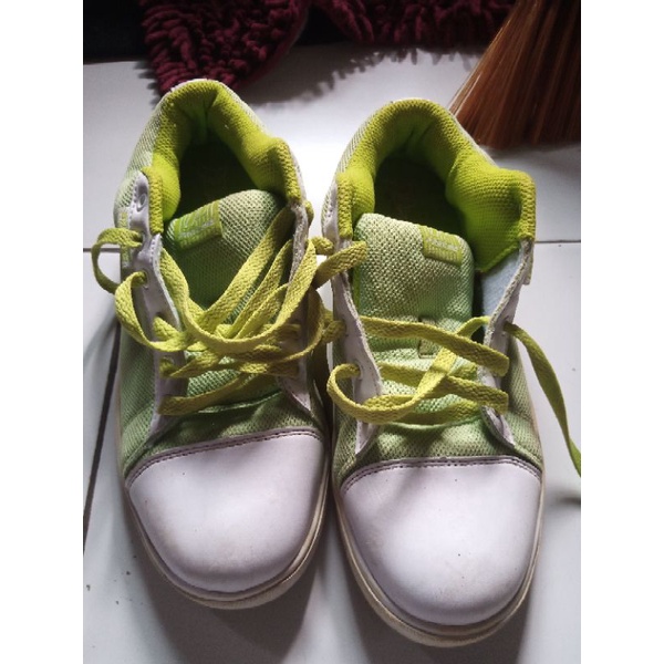 Sepatu precise